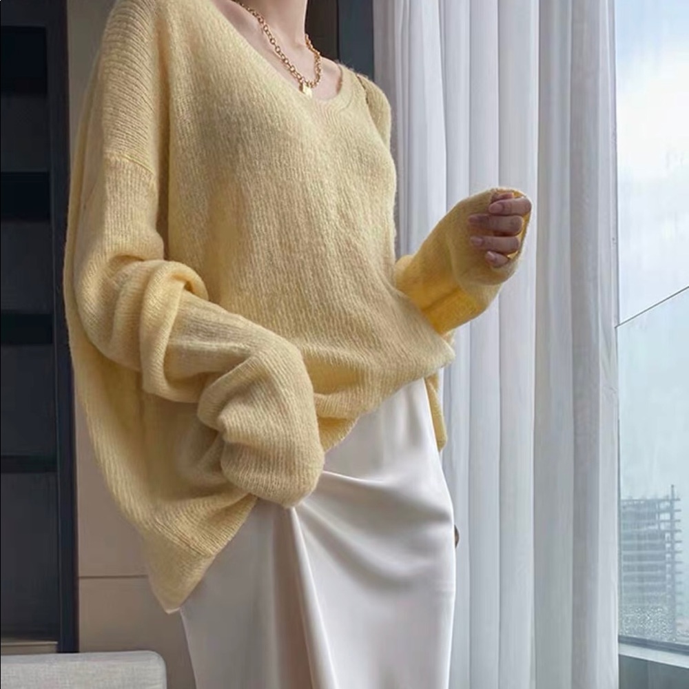 V-neck sweater - Picture 2 of 2
